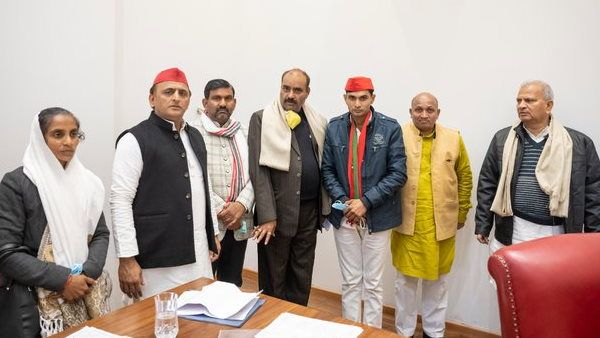 BJP छोड़ सपा में शामिल हुए विधायक जितेंद्र वर्मा को अखिलेश ने बनाया आगरा का जिलाध्यक्ष