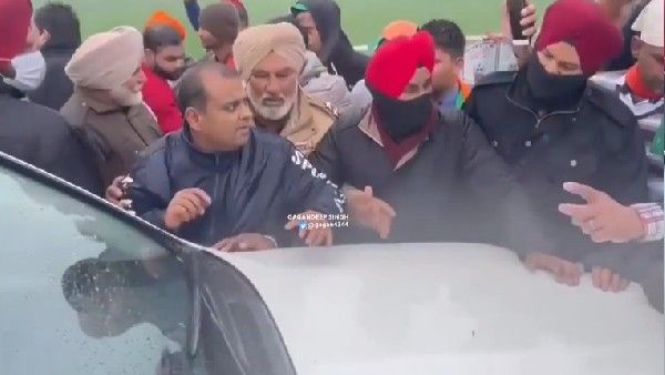 Viral Video: पंजाब के डिप्टी सीएम को बीजेपी समर्थकों ने घेरा, 'मोदी जिंदाबाद' के नारे लगाने पर हुए मजबूर