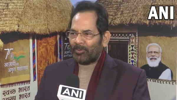 अखिलेश के हेलिकॉप्टर रोकने के आरोपों पर नकवी ने कसा तंज, बोले- 'आप कहेंगे हमारी साइकिल भी पंचर कर दी'