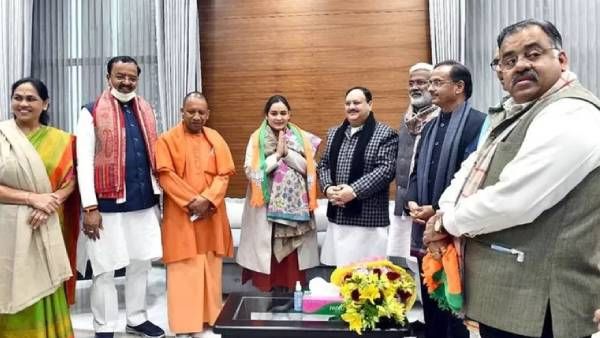 अपर्णा यादव का भाजपा में जाना सपा के लिए कितना बड़ा सियासी सदमा?