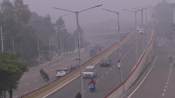 Delhi Weather: दिल्ली में टूटा ठंड का रिकॉर्ड! 10 सालों में सबसे लंबी शीत लहर, जनवरी में 50 घंटे कोहरा