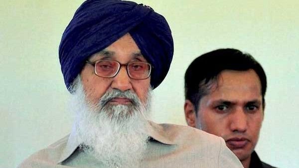 पंजाब के पूर्व सीएम प्रकाश सिंह बादल कोरोना पॉजिटिव, लुधियाना के अस्पताल में भर्ती