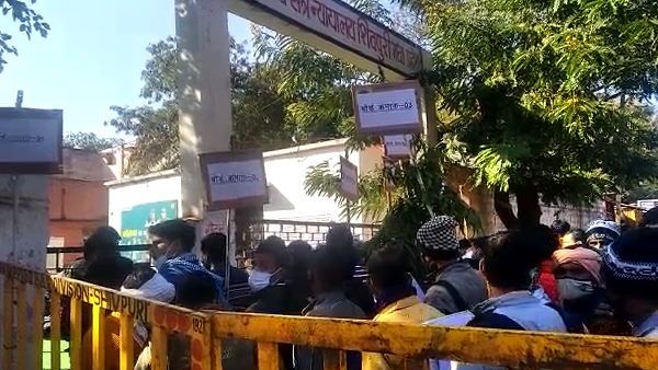 मध्य प्रदेश में बेरोजगारी का आलम, MBA डिग्रीधारी व इंजीनियर भी बनना चाहते हैं स्वीपर व चपरासी