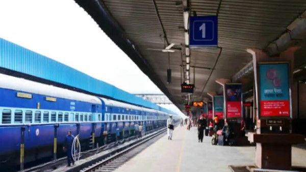 New Railway Time Table: बदल चुका है कई ट्रेनों का रूट, कई हुई अपग्रेड, जानिए नया टाइमटेबल