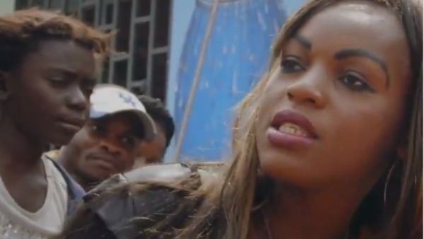 हिप्स में लगाती हैं चिकन सूप इंजेक्शन, देखिए उत्तेजक दिखने के लिए कैसे जानलेवा काम करती हैं महिलाएं