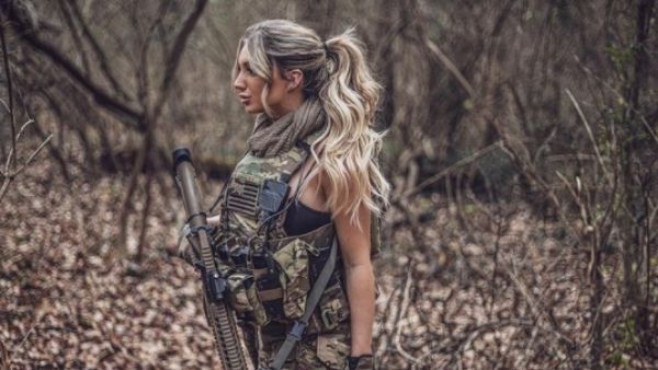 अमेरिकी सेना में अधिकारी थी लड़की, कैरियर बदलकर बन गई एडल्ट स्टार, बोली- काम में आता है मजा