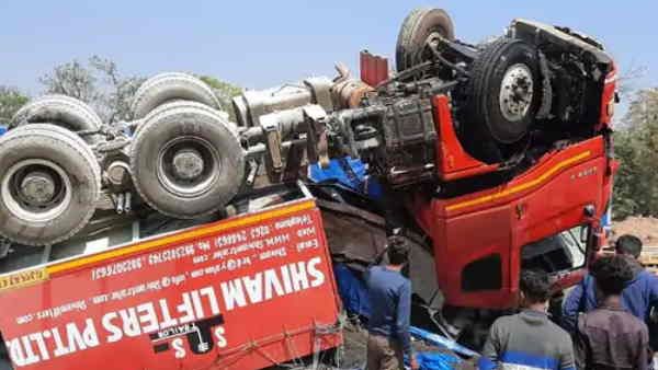 झारखंडः रामगढ़ में अनियंत्रित ट्रेलर ने पांच वाहनों में मारी टक्कर, 4 लोगों की मौत