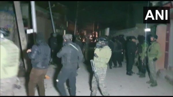  श्रीनगर के बाटामालू में आतंकी हमला, पुलिस इंस्पेक्टर को गोली मारकर किया घायल