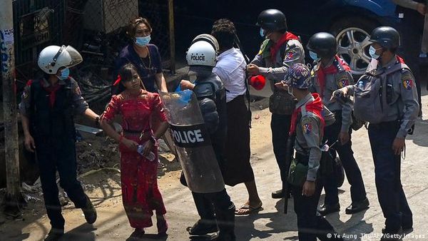 तख्तापलट के एक साल बाद अनिश्चित है म्यांमार का भविष्य