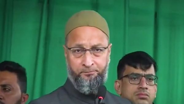 हिजाब विवाद पर तस्लीमा नसरीन के बयान पर ओवैसी ने कहा- वो नफरत की प्रतीक बन गई हैं