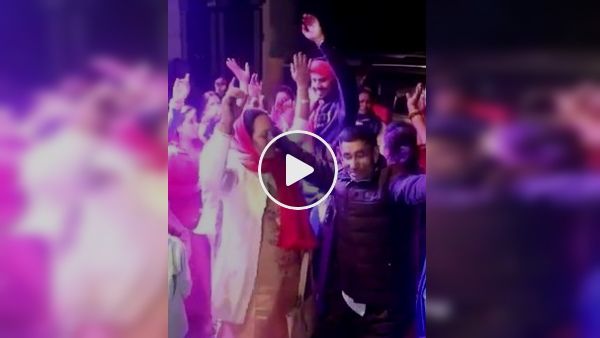 VIRAL VIDEO : बेटे की शादी में नाच रही मां की 20 सेकेंड में मौत, दूल्‍हे की गोद में तोड़ा दम