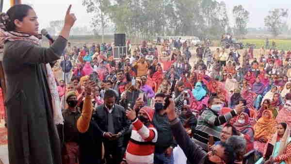 'सपा के गुंडे BJP सरकार में मांग रहे जान की भीख', बाराबंकी में बोलीं मुलायम की बहू अपर्णा यादव