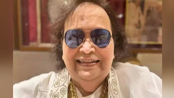 जानिए आखिरी समय में कौन था बप्पी लहरी के पास, दम तोड़ते ही गोद में गिर पड़े थे डिस्को किंग