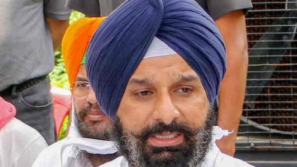 बिक्रम मजीठिया ने मोहाली कोर्ट में किया आत्मसमर्पण, 8 मार्च तक न्यायिक हिरासत में भेजा गया