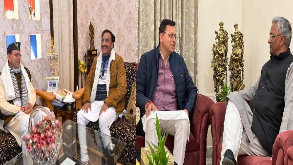 चुनाव निपटते ही मुख्यमंत्री पुष्कर सिंह धामी अब पूर्व मुख्यमंत्रियों की शरण में, जानिए इसके सियासी मायने