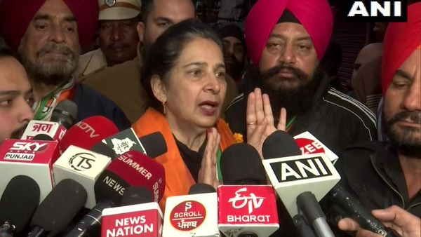 पंजाब: कांग्रेस के सीएम फेस पर खींचतान के बीच नवजोत सिद्धू की पत्नी का बड़ा बयान