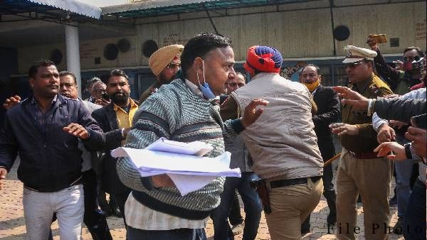 पंजाब चुनाव: फिरोजपुर में वोटिंग के दौरान आप-BJP कार्यकर्ताओं में झड़प, कई लोगों को आईं चोटें