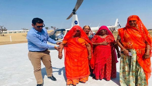 Bikaner : तीन बेटियों की शादी में हेलिकॉप्टर मंगवाकर 1200 ग्रामीणों-बारातियों को 3 दिन करवाएंगे हवाई सैर