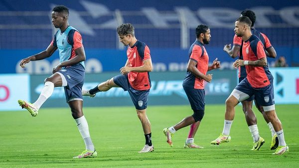 ISL 2022 : बेंगलुरू सेमीफाइनल उम्मीदों को कायम रखने के लिए फिसड्डी नॉर्थईस्ट से भिड़ेगी