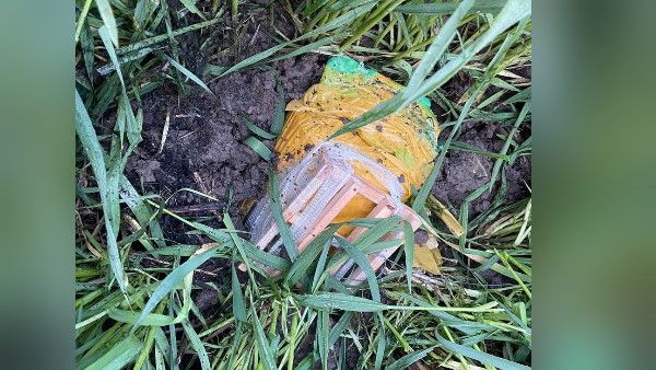 पंजाब: गुरदासपुर में घुसपैठ की कोशिश नाकाम, BSF ने जब्त किए 1-1 लाख रुपए के 2 बंडल और हथियार