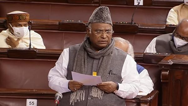 संसद में मल्लिकार्जुन खड़गे के लंबे भाषण से नाराज हुए आनंद शर्मा- सूत्र