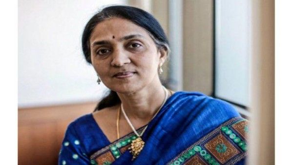 NSE की पूर्व प्रमुख चित्रा रामकृष्ण के घर आयकर का छापा, एक अध्यात्मिक गुरु के साथ डेटा शेयर करने का लगा आरोप