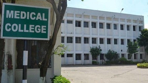 प्राइवेट मेडिकल कॉलेजों को 50% सीटों पर लागू करनी होगी सरकारी फीस, राष्ट्रीय चिकित्सा आयोग का फरमान