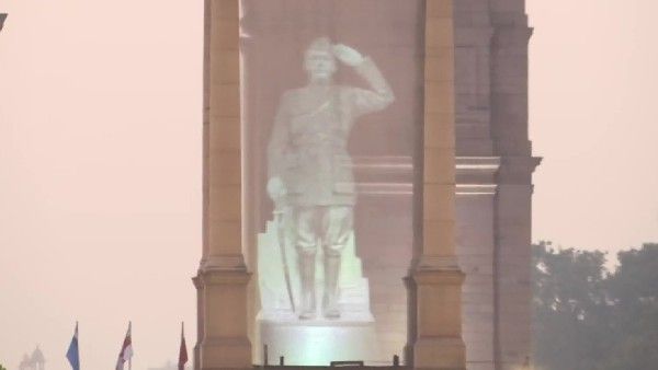 इंडिया गेट: खराब मौसम के चलते बंद नेताजी की होलोग्राम प्रतिमा फिर हुई शुरू, TMC ने किया था प्रदर्शन