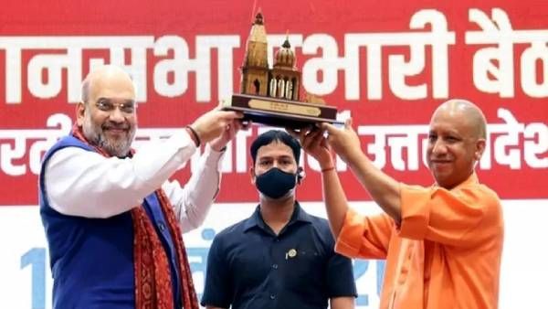 उत्तर प्रदेश चुनाव 2022: योगी आदित्यनाथ का गोरखपुर से लड़ना, क्या है बीजेपी की रणनीति और चुनौती