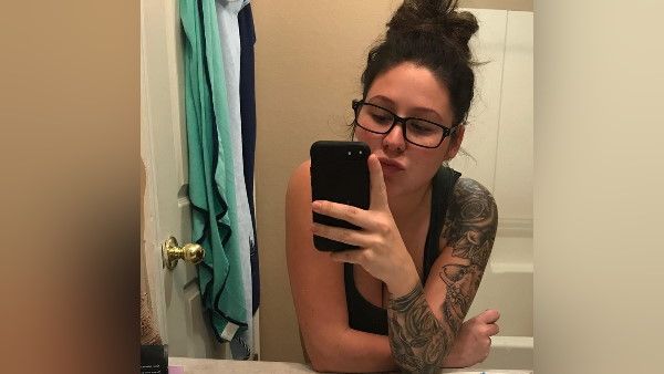 महिला ने तोड़ी सारी हदें, किराया कम कराने के लिए मकान मालिक को भेज दी अपनी हॉट फोटो