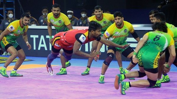 PKL 2022: लगातार 7वीं जीत के साथ सेमीफाइनल में पहुंची पटना पाइरेटस, बेंगुलरू को हराया