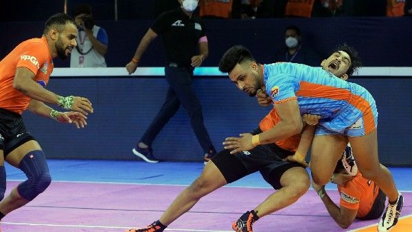 PKL 2022: दमदार डिफेंस से जीती यु मुंबा, बंगाल को हराकर हासिल किया छठा पायदान