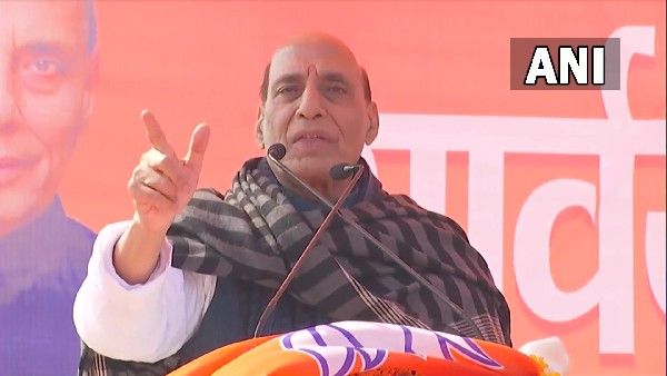 यूपी चुनाव: मथुरा में फिर राहुल गांधी पर बरसे राजनाथ सिंह, कहा-उनको चीन पर भरोसा