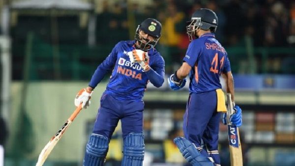 3 गेंदों में 2 छक्के और 1 चौका खाने के बाद जडेजा ने अपने स्टाइल में लिया बदला, खेली तूफानी पारी