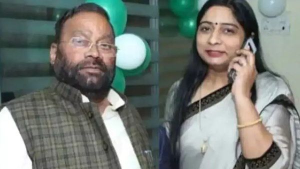 BJP सांसद ने सपा प्रत्याशी पिता स्वामी प्रसाद मौर्य के लिए मांगा वोट!