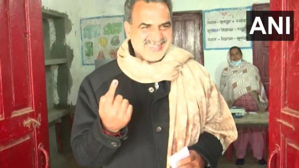 यूपी चुनाव : केंद्रीय मंत्री संजीव बालियान, सांसद वीके सिंह और महेश शर्मा ने डाला वोट, BJP की जीत का किया दावा