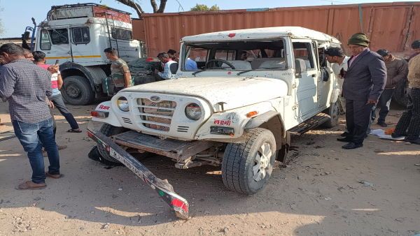Sikar Accident : सीकर-बीकानेर रोड पर बस व स्कूल जीप का एक्सीडेंट, दो बच्चों की मौत, छह घायल