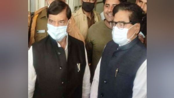 यूपी चुनाव : यादव बेल्ट में मतदान आज, शिवपाल-रामगोपाल यादव दिखे साथ, पैर छूकर लिया आशीर्वाद