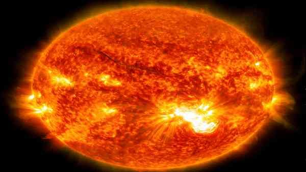 सूर्य पर हुआ महाविस्फोट, कुछ ही घंटों में धरती से टकराएगा, NOAA ने दिया भू-चुंबकीय तूफान का अलर्ट