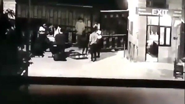 Viral Video : सूटकेस में बंद कर लड़की को हॉस्टल से निकाल रहा था युवक, पोल खुली तो हुआ यह