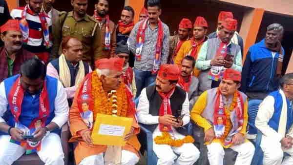 मुकेश सहनी की वीआईपी में शामिल हुए बीजेपी विधायक सुरेंद्र सिंह, आज इस सीट से करेंगे नामांकन