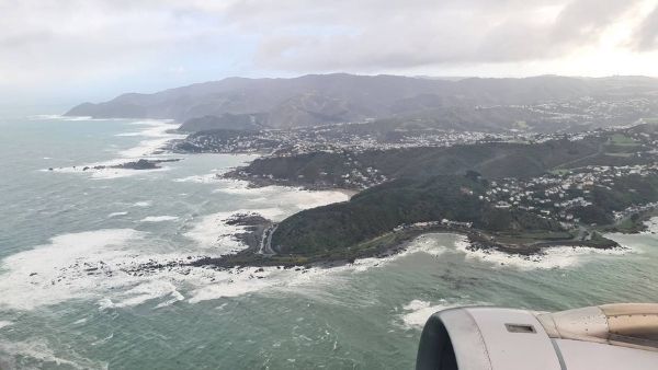 Storm Eunice: UK पर मंडराया शक्तिशाली 'तूफान यूनिस' का खतरा , 167 उड़ानें रद्द, Red Alert जारी