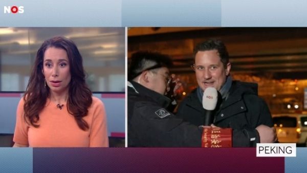 Watch: बीजिंग ओलंपिक पर Live कर रहा था डच रिपोर्टर, चीनी सुरक्षा अधिकारियों ने देखिए कैसे रोका