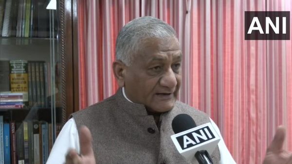 अगर आप मंगल ग्रह पर फंसे हैं तो भी भारतीय दूतावास आपकी मदद करेगा: वी के सिंह