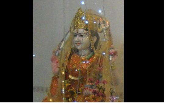 Santoshi Maa Aarti: शुक्रवार को करें संतोषी माता की आरती, पाएं सुख और शांति