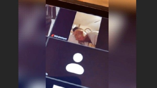 Zoom सेशन के दौरान महिला ने पार की हदें, ऑनलाइन मीटिंग में प्रेमी के साथ बनाए संबंध, वीडियो वायरल