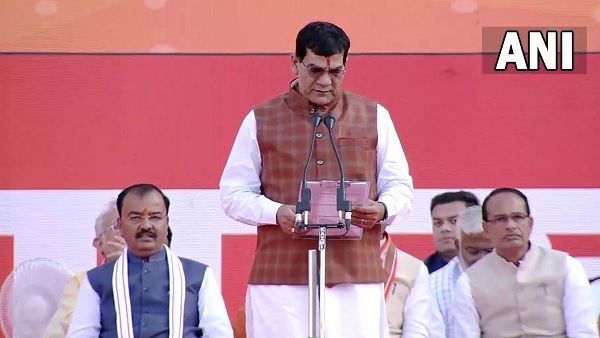 पूर्व IAS अरविंद कुमार शर्मा को मिली योगी कैबिनेट में जगह, पीएम मोदी के रहे हैं बेहद खास