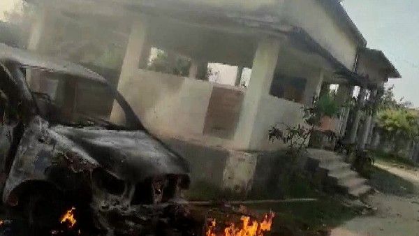 बिहार: पुलिस कस्टडी में मौत के बाद बवाल, थाना फूंका, पुलिसकर्मी की मौत