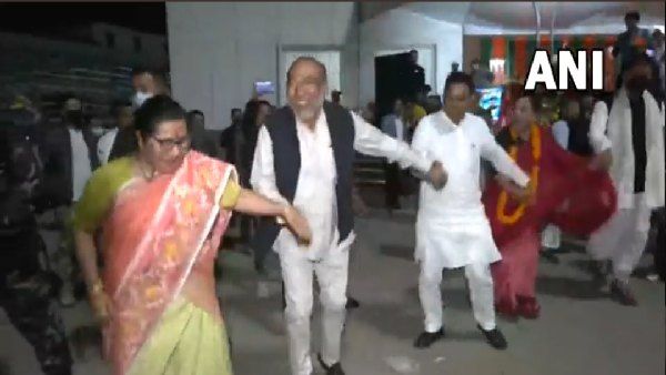 Manipur Election Result 2022: भाजपा को बहुमत, कार्यकर्ताओं के साथ झूम रहे सीएम बीरेन सिंह