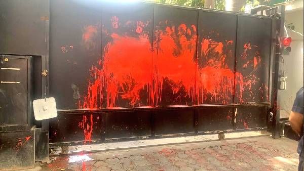 दिल्ली सीएम आवास पर तोड़फोड़: तेजस्वी सूर्या ने की केजरीवाल से माफी की मांग, आप विधायक पहुंचे हाई कोर्ट